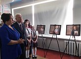 Уважаемые земляки, фотовыставка «Отец Героя», посвященная памяти Героев России, погибших при исполнении воинского долга в ходе специальной военной операции, продолжает свою работу в образовательных учреждениях региона