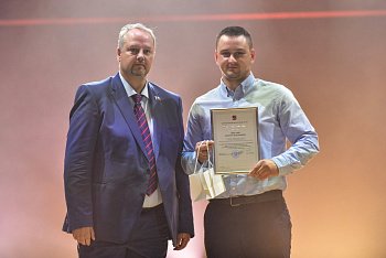 В преддверии Дня металлурга работникам Кольской ГМК вручены награды регионального парламента