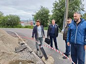 Депутат Г.А. Иванов принял участие в выездном осмотре дворовых территорий по улице Старостина, отремонтированных в 2022 году