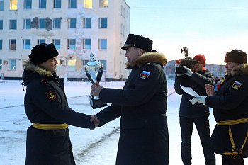 Военнослужащих бригады Северного флота поздравили с 314-ой годовщиной образования морской пехоты России