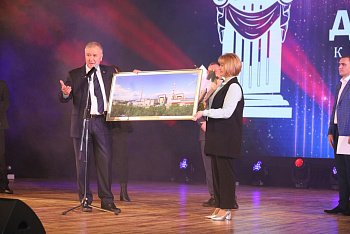 Василий Омельчук принял участие в открытии обновленного концертного зала в Полярных Зорях